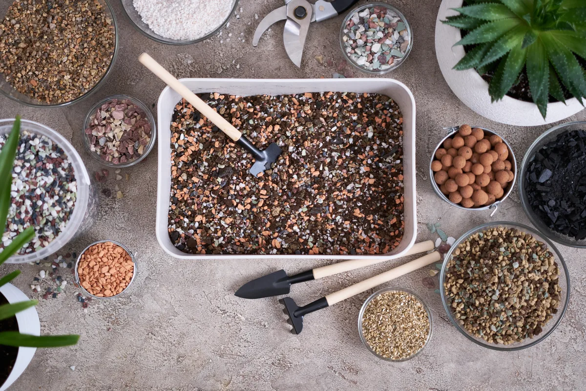Costales de tierra, sustratos y fertilizantes para plantas